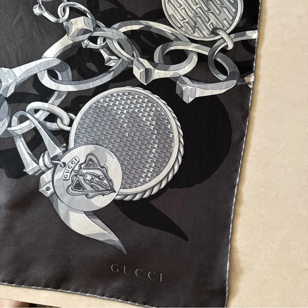 Gucci Dark Gray and Silver Chain Pattern Scarf - Picture 5 of 14